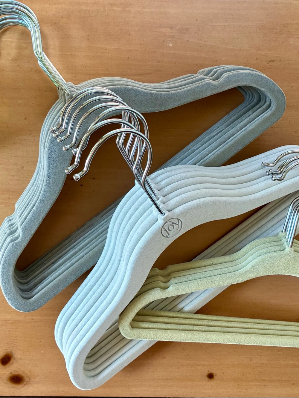 24 Kids Velvet Hangers